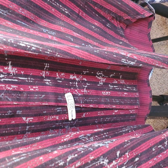 Luciano Visconti Black long-sleeved button size Medium shirt. Red,gray and black - Picture 4 of 8